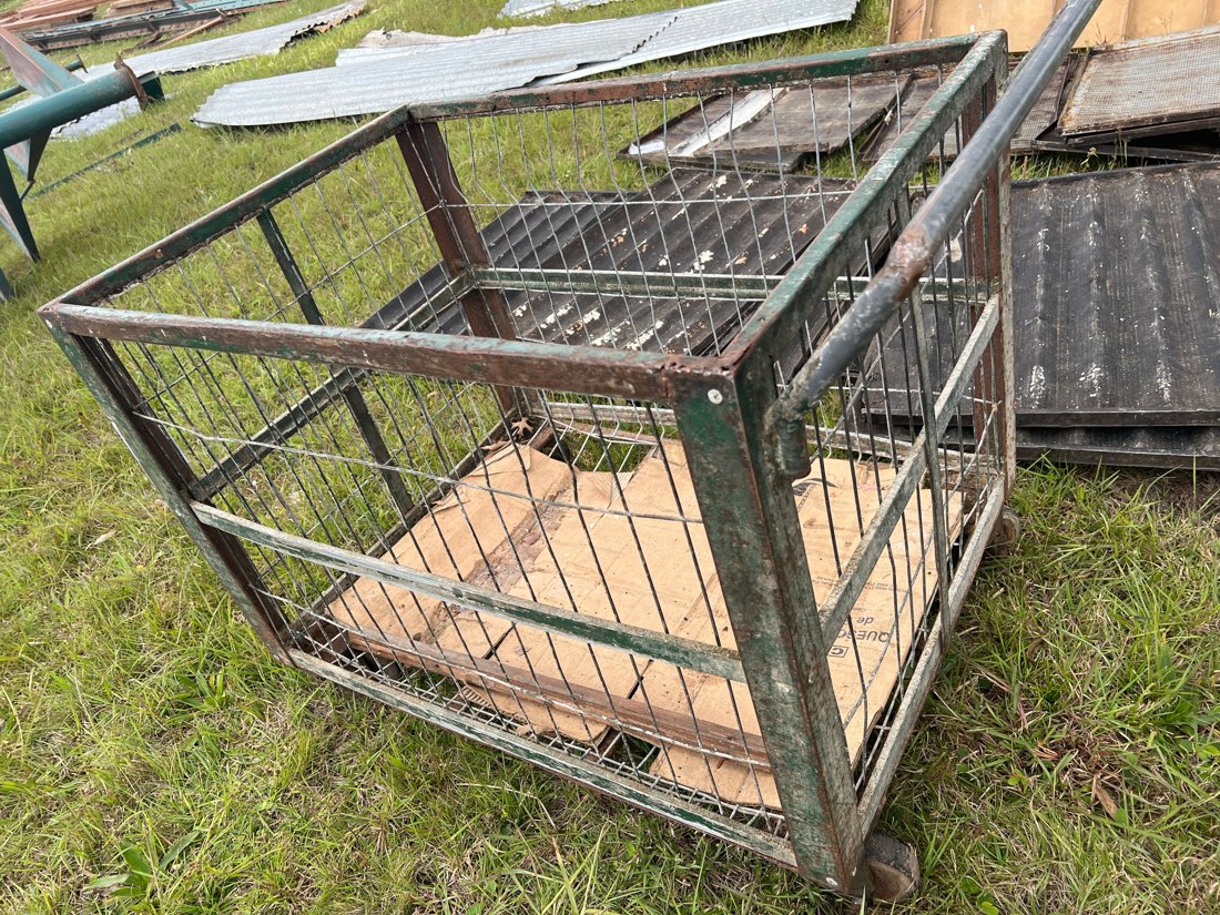 Lote 2: CARRO DE HIERRO MUY FUERTE