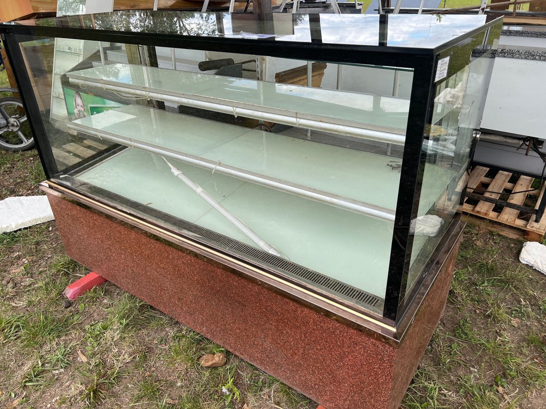 Lote 46: EXCELENTE EXIBIDOR VITRINA