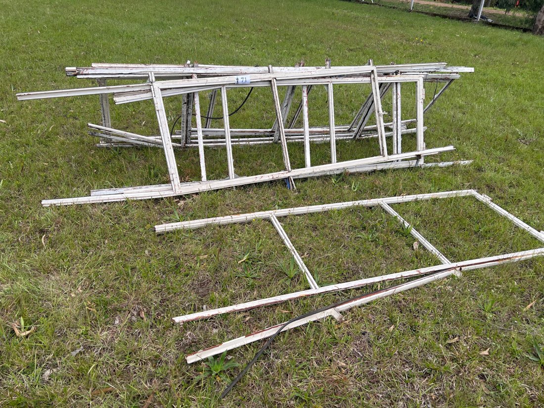Lote 71: ESTRUCTURAS METALICAS DE VENTANAS PRECIO POR EL LOTE