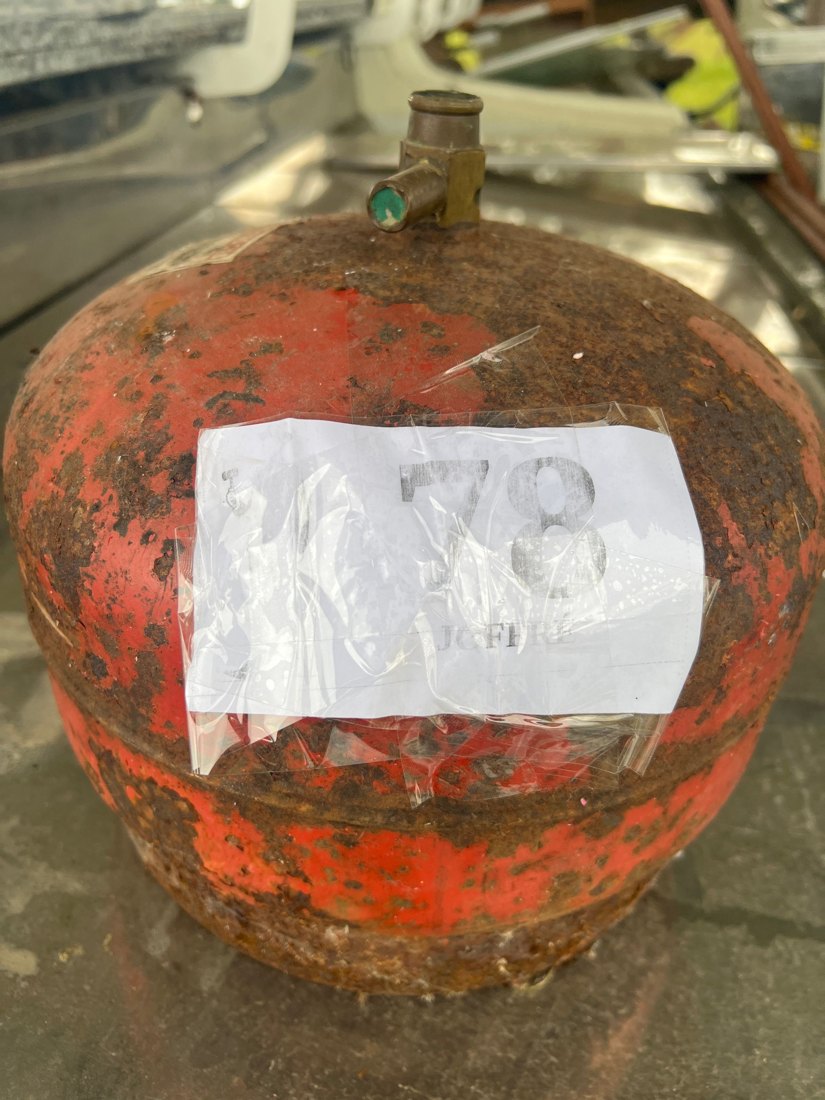 Lote 78: GARRAFA DE 3 KILOS